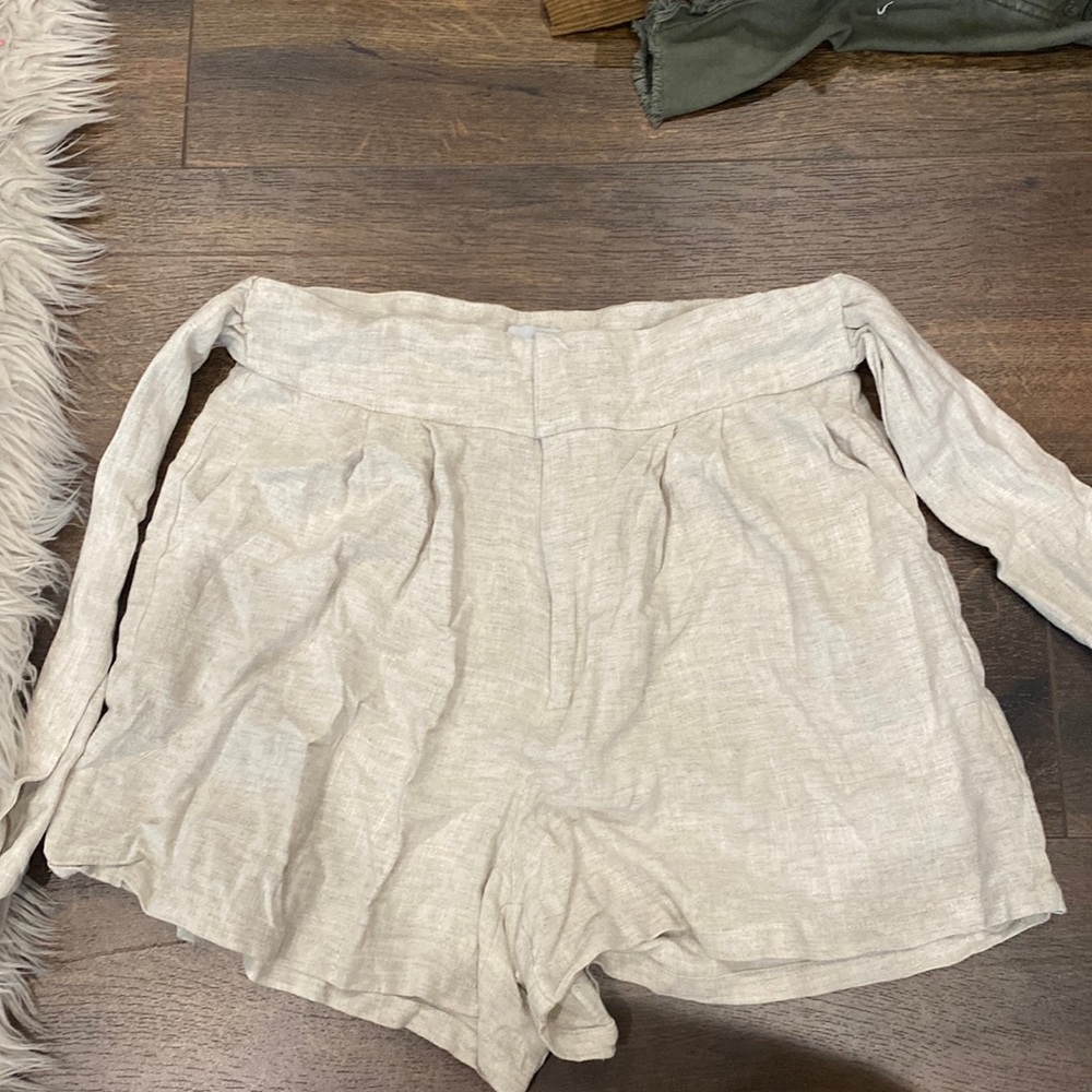 Princess Polly, beige shorts, size 6